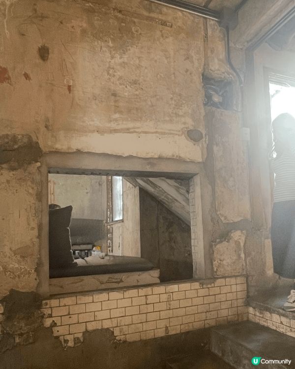 位於韓國有名的打卡咖啡店，像極倉庫的工業廢墟風格，適合螞蟻人...