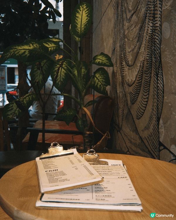 首先間鋪佈置好工業風 主食意粉性價比高 味道不錯 咖啡和蛋糕...