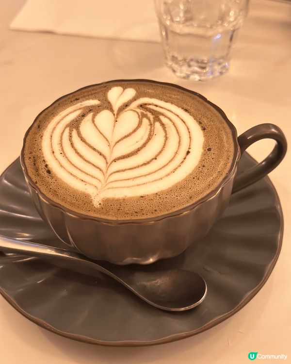 我自己會幾推薦熱既焙茶鮮奶咖啡