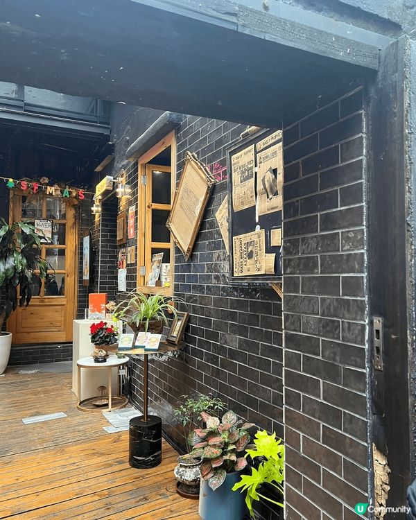 一個特別的打卡地方，在窗前同咖啡師選購了想要的咖啡後，咖啡師...