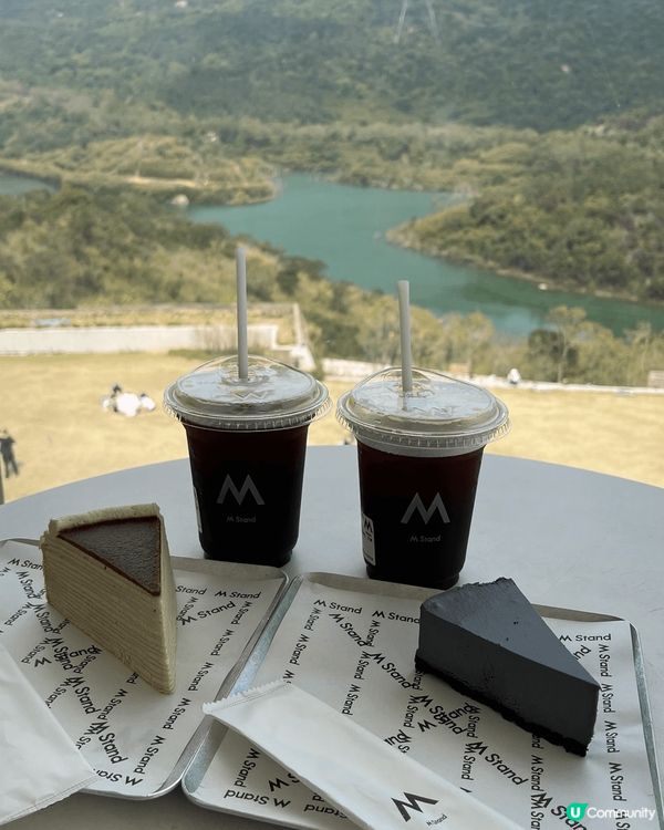 係深圳雲海公園山上有個廣場，可以上去打卡影相，可以望住湖光山...