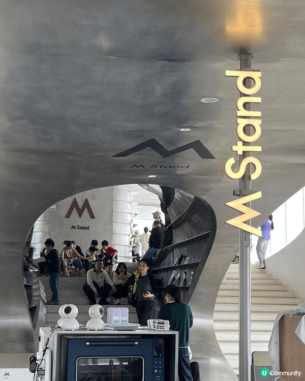 係深圳雲海公園山上有個廣場，可以上去打卡影相，可以望住湖光山...