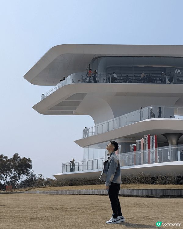 係深圳雲海公園山上有個廣場，可以上去打卡影相，可以望住湖光山...