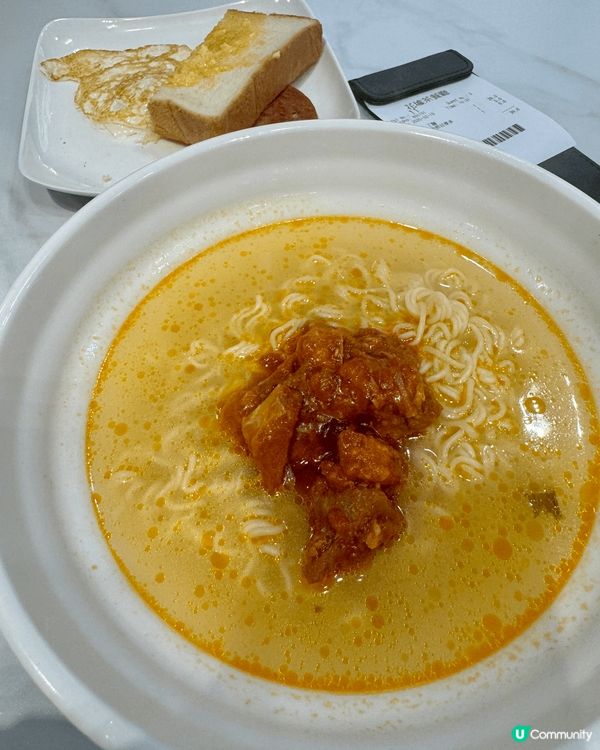 今日去左花墟茶餐廳食早餐，地方夠大，坐得幾舒服，叫左個五香肉...