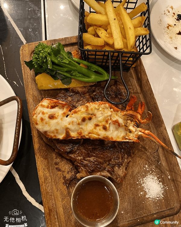 這道龍蝦、意粉、藍貝，海味濃郁，意粉彈牙，醬汁香滑，口感層次...