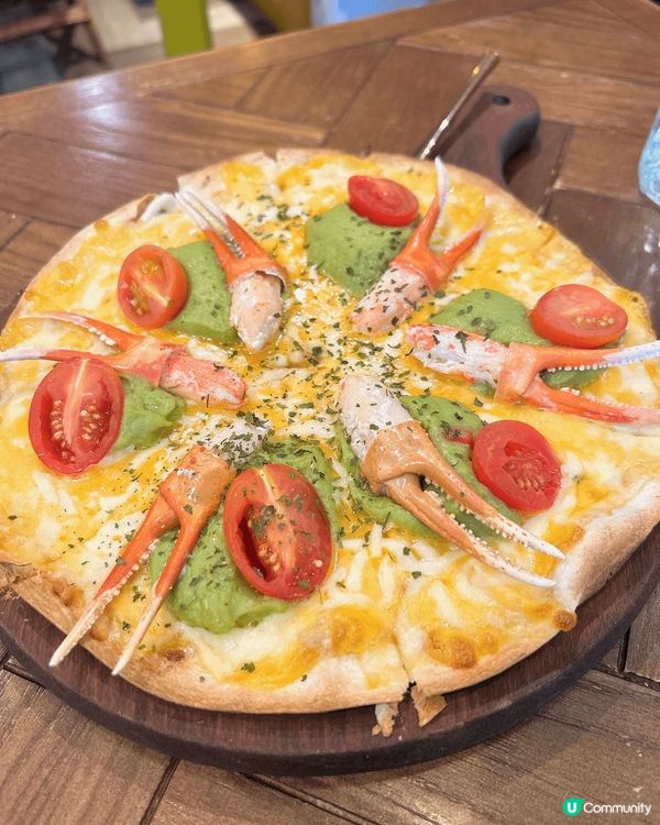 咸蛋王蟹肉牛油果pizza in zip zip cafe ...