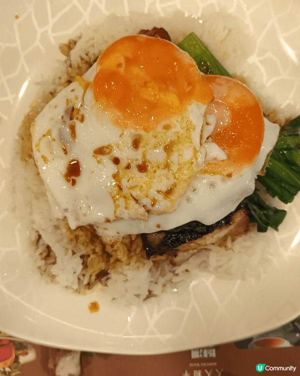 北角堡壘街 人人和平，十成九，都不會令你失望。燒味，正；鲮魚...