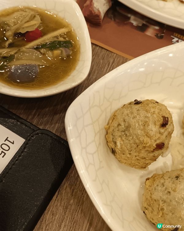 北角堡壘街 人人和平，十成九，都不會令你失望。燒味，正；鲮魚...