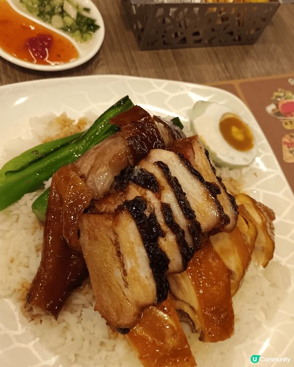 北角堡壘街 人人和平，十成九，都不會令你失望。燒味，正；鲮魚...