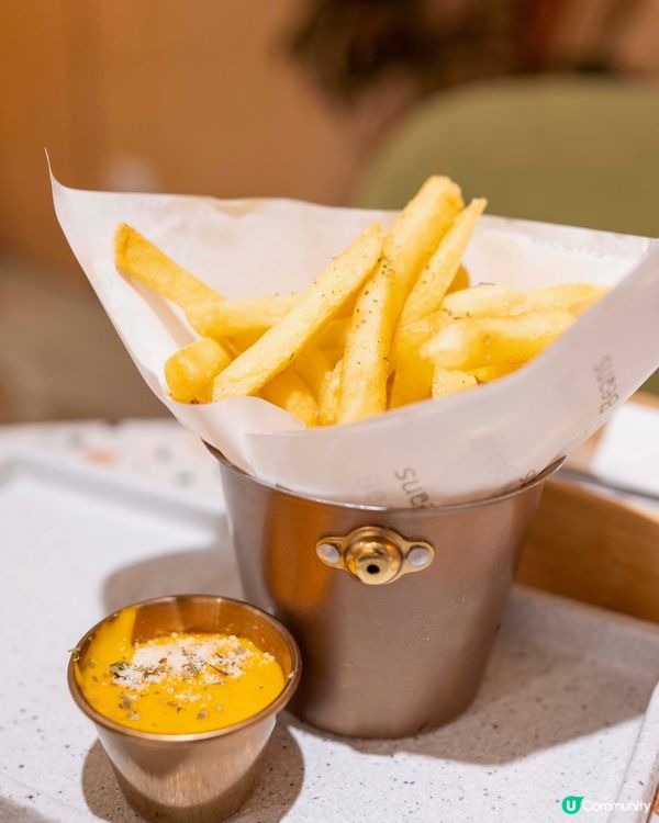 爸爸媽媽帶我去食拍拖餐廳🥰