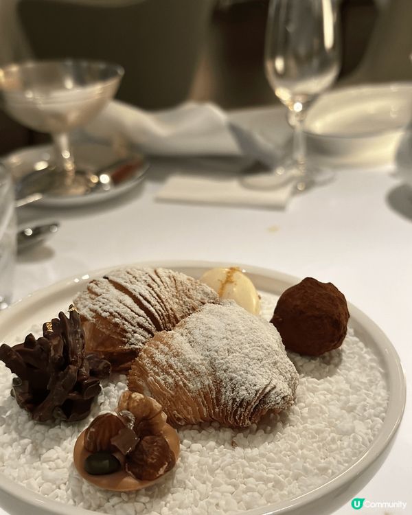 港式與義式結合的創意料理，每道料理皆充分呈現主廚的獨特巧思及...