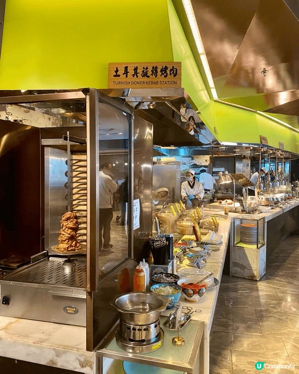 將軍澳 MTR站C出口，經 Popcorn 商場，好快去到九...