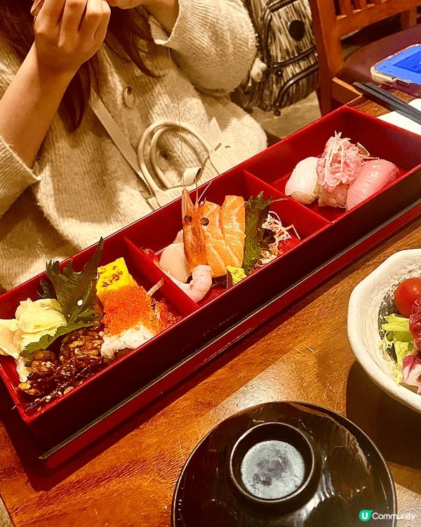 Lunch係黃埔本身想搵拉麵食，點知遲咗去冇位，就喺附近睇有...