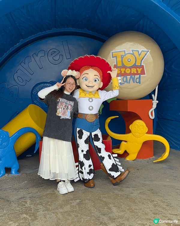 好似每次去迪士尼都會搵到新嘅打卡點咁！！！今次同咗Jessi...