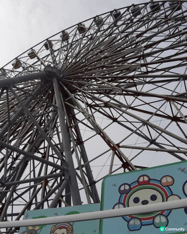 位於夢時代購物中心頂樓的「OPEN!摩天輪」, 不論是高雄港...