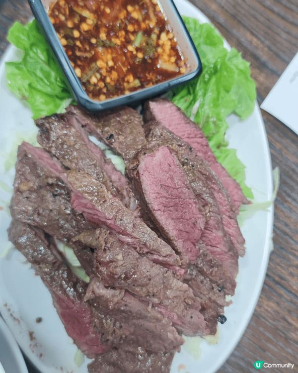 泰國菜好味又多款式，燒牛肉5成熟，拼盤夠香口，生蝦配生蒜超好...