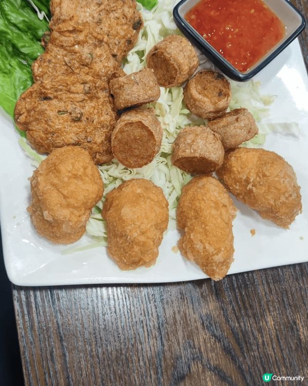 泰國菜好味又多款式，燒牛肉5成熟，拼盤夠香口，生蝦配生蒜超好...