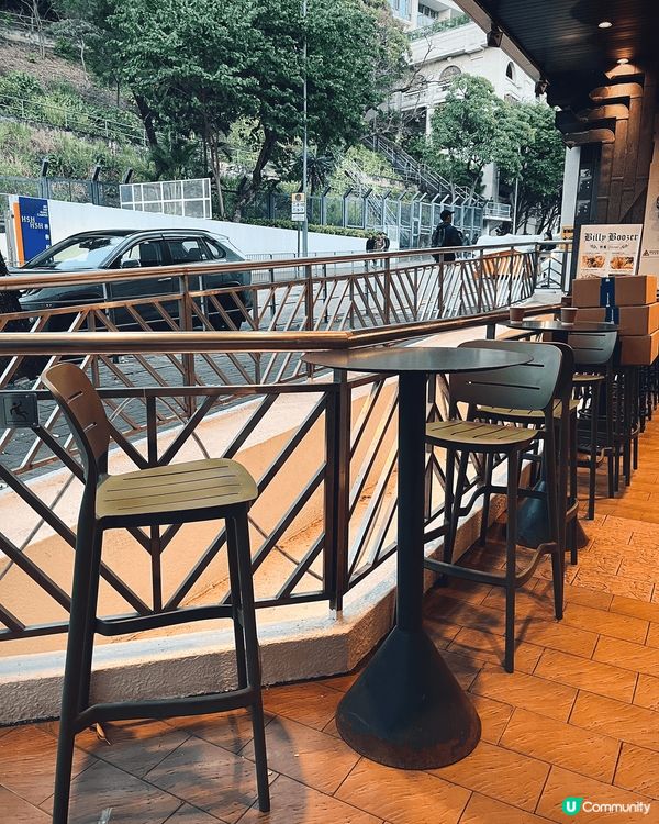 最近去九龍塘睇戲，行到去浸會附近發現一間漢堡包小店叫漢間，主...