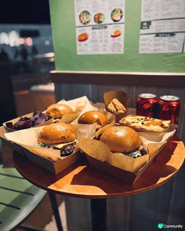 最近去九龍塘睇戲，行到去浸會附近發現一間漢堡包小店叫漢間，主...