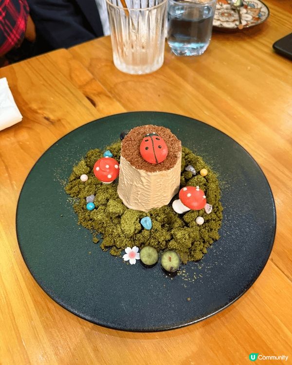 超打卡嘅油麻地酒店內餐廳，連個名都玩食字叫做慢里牆城。雖然係...