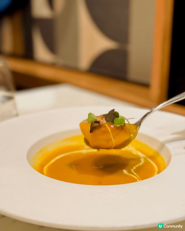 尖沙咀有情調嘅西餐，牛扒好唔錯！on side 薯蓉好滑～ 