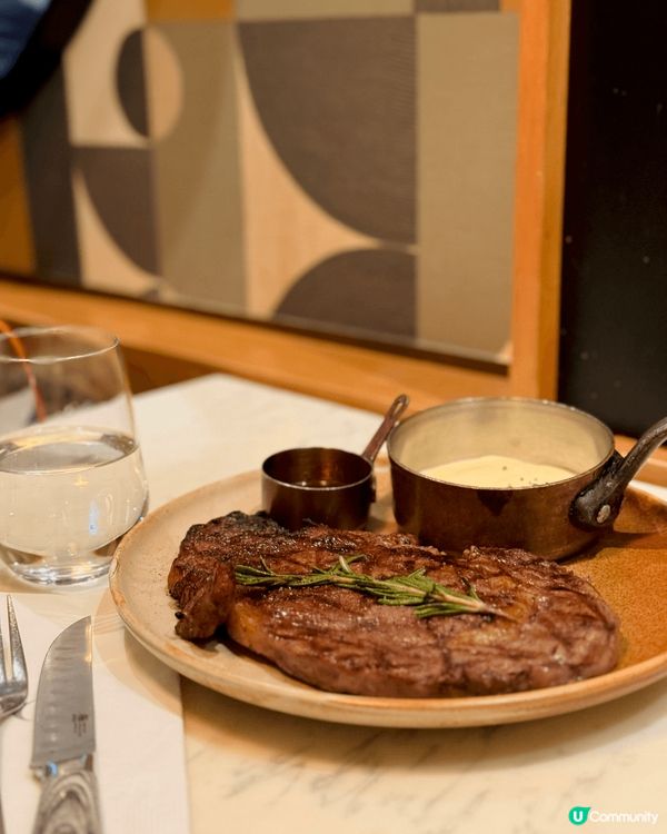 尖沙咀有情調嘅西餐，牛扒好唔錯！on side 薯蓉好滑～ 