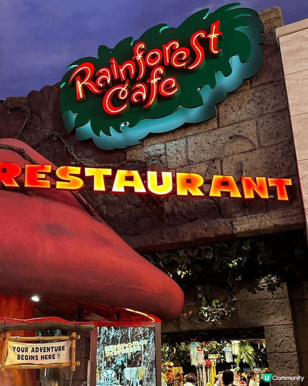 Rainforest Cafe Tokyo 是一家主題餐廳。...
