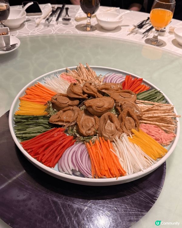 香港的聖誕節夜景非常美麗，在冬天食到熱辣辣的中菜十分暖胃很有...