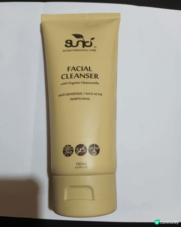 Burts bees蜜糖潤唇膏，滋潤又美白，我日間搽上佢在搽...