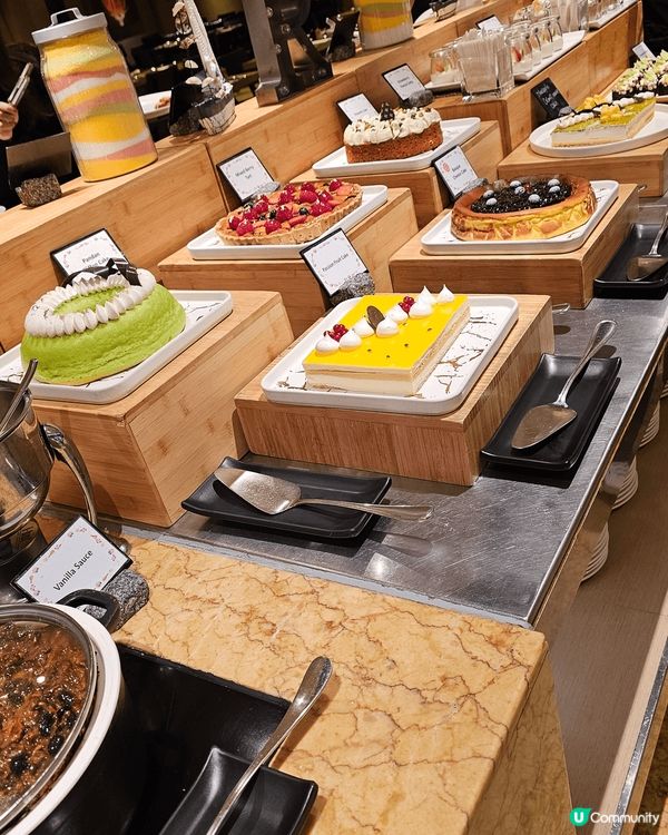 香港萬麗海景酒店，午市自助餐，款式多，冷熱食物都有，甜品又多...