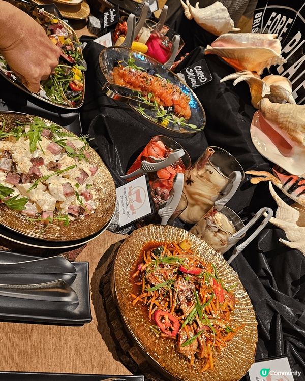 香港萬麗海景酒店，午市自助餐，款式多，冷熱食物都有，甜品又多...