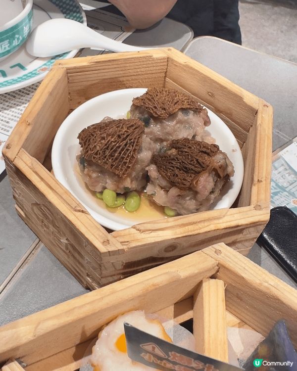 星期日去左一間幾有特色的茶餐廳 「龍點心」佢地每一款點心都好...