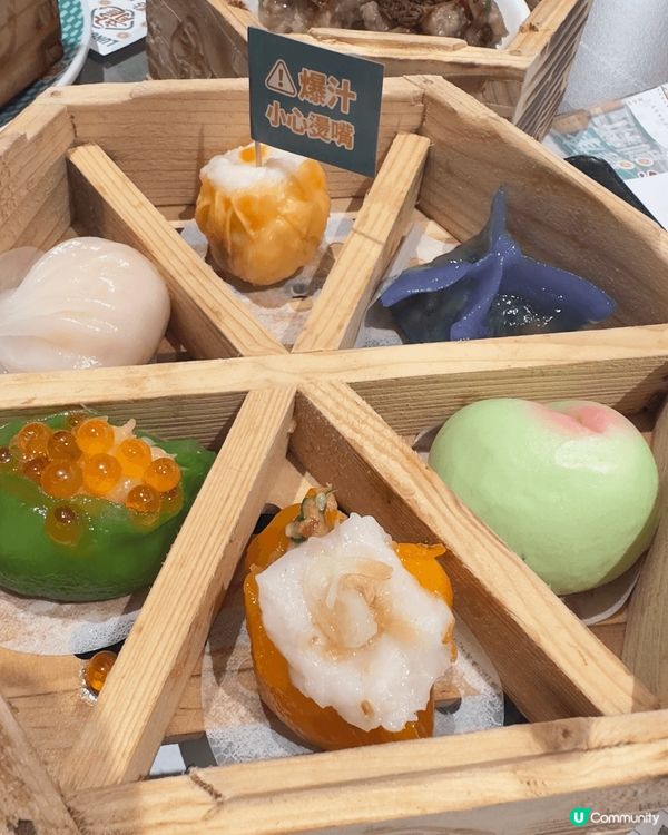 星期日去左一間幾有特色的茶餐廳 「龍點心」佢地每一款點心都好...