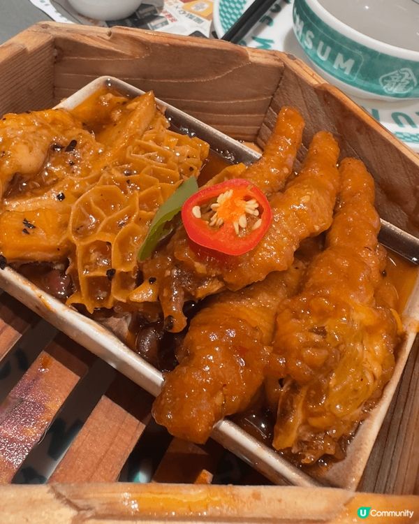 星期日去左一間幾有特色的茶餐廳 「龍點心」佢地每一款點心都好...