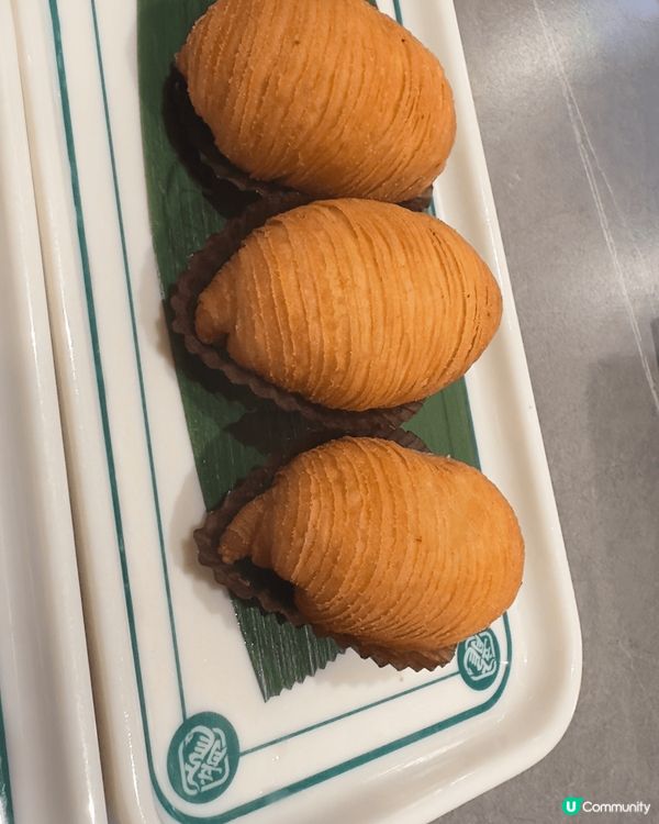 星期日去左一間幾有特色的茶餐廳 「龍點心」佢地每一款點心都好...