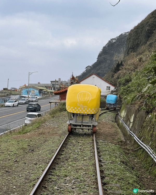 介紹番台北郊區基隆市，位於深奧支線的八斗子站有個鐵軌單車，岩...