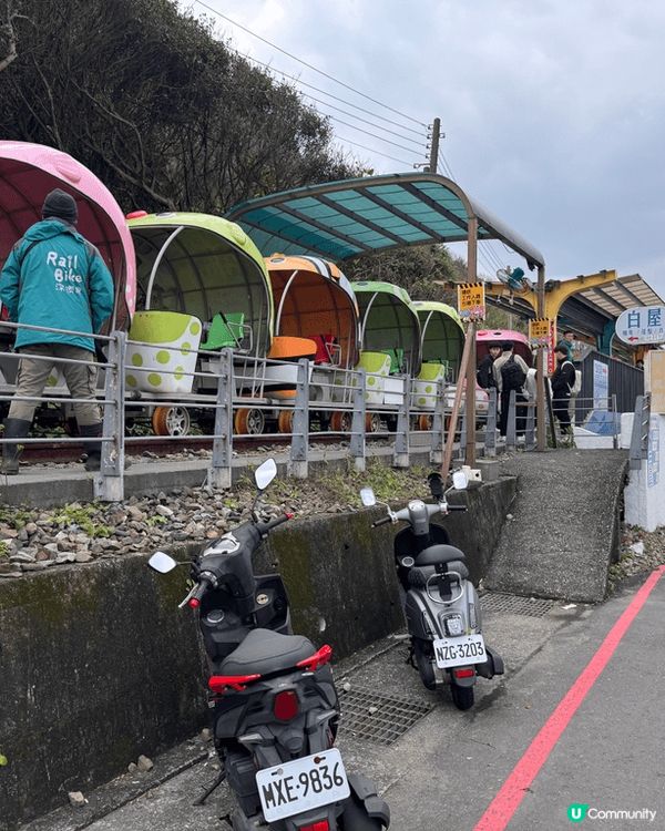 介紹番台北郊區基隆市，位於深奧支線的八斗子站有個鐵軌單車，岩...