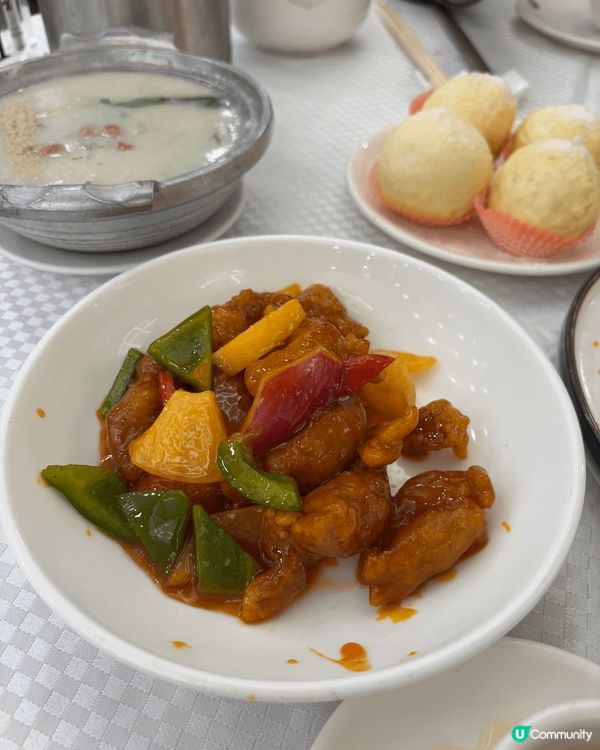 明星皇宮既食物好多選擇而且很新鮮，味道都唔錯，價格亦合理，好...