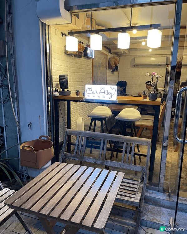 西貢的Cafe Alley好似法國小餐館，可以聆聽著美妙音樂...