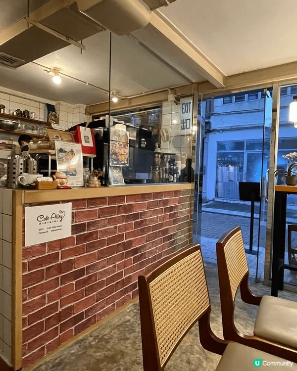 西貢的Cafe Alley好似法國小餐館，可以聆聽著美妙音樂...