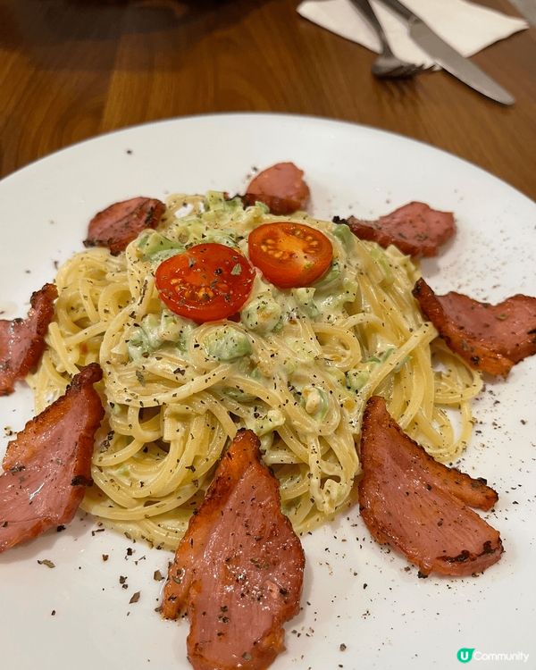 西貢的Cafe Alley好似法國小餐館，可以聆聽著美妙音樂...