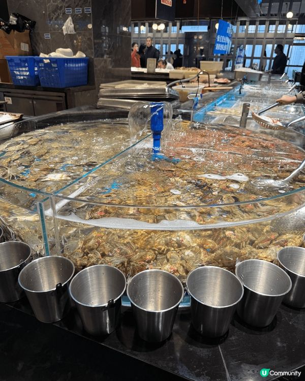 上深圳尋覓美食，第一站京味張烤鴨店，皮脆肉嫩，配上不同配菜醬...