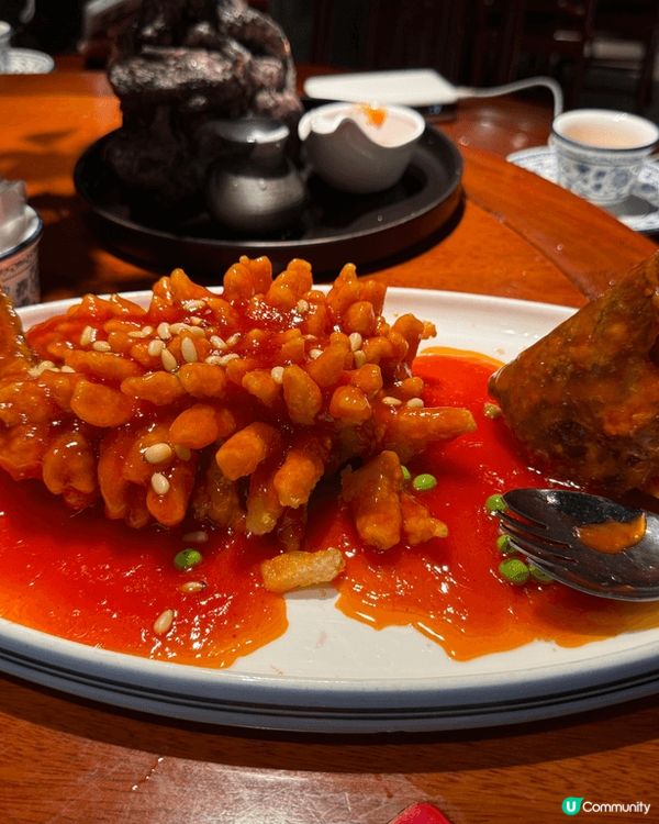 上深圳尋覓美食，第一站京味張烤鴨店，皮脆肉嫩，配上不同配菜醬...