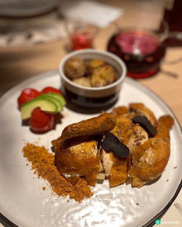 位於深圳萬象天地的「花廚island 」，在入口處已花見處處...