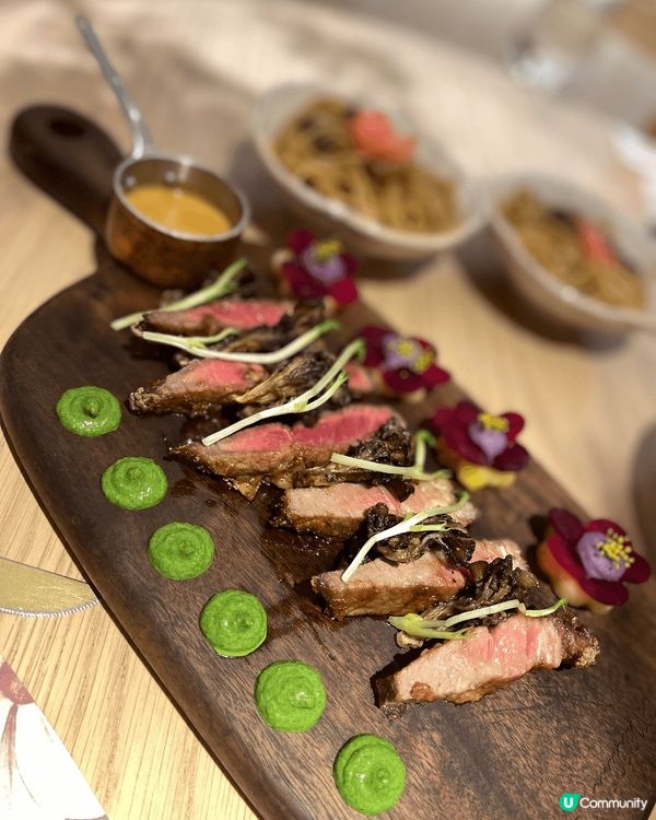 位於深圳萬象天地的「花廚island 」，在入口處已花見處處...