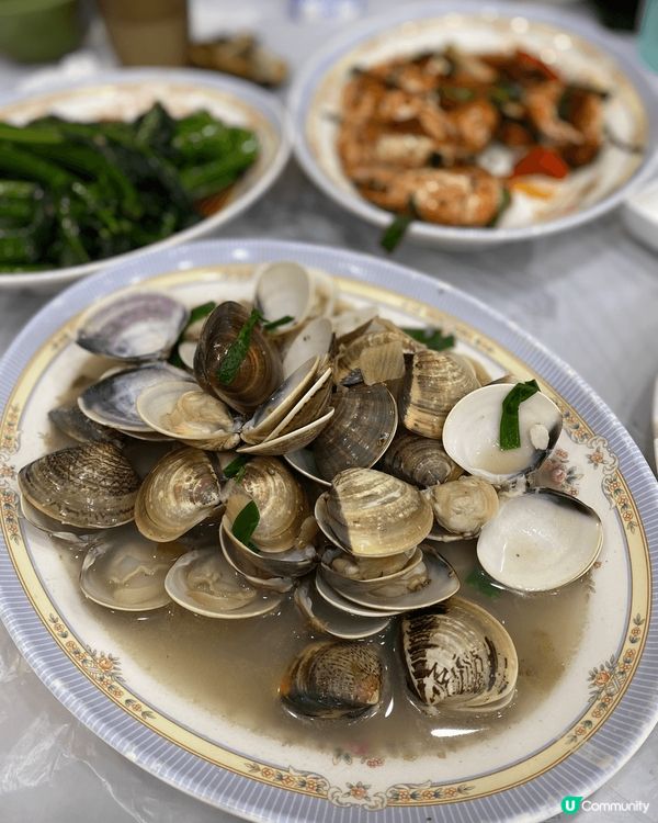 利東街市嘅陳新記！假日大排長龍，如果想快啲有位，要早啲去霸位...