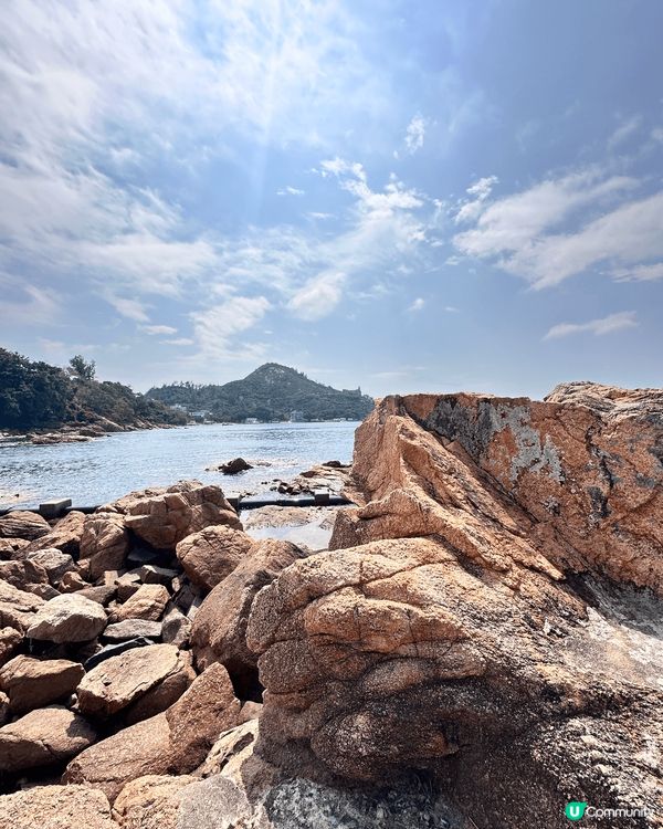 赤柱係個好多遊客都鍾意既地方，除左有酒吧可以一邊飲野放鬆，附...