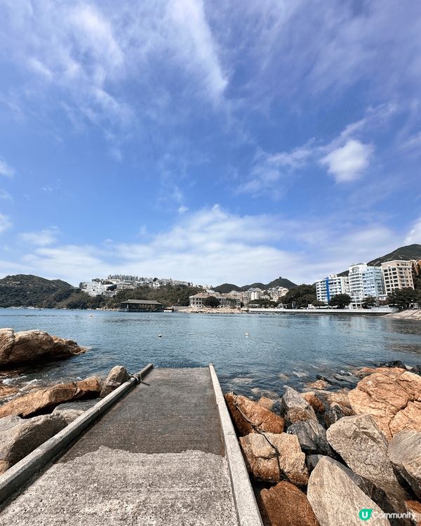 赤柱係個好多遊客都鍾意既地方，除左有酒吧可以一邊飲野放鬆，附...