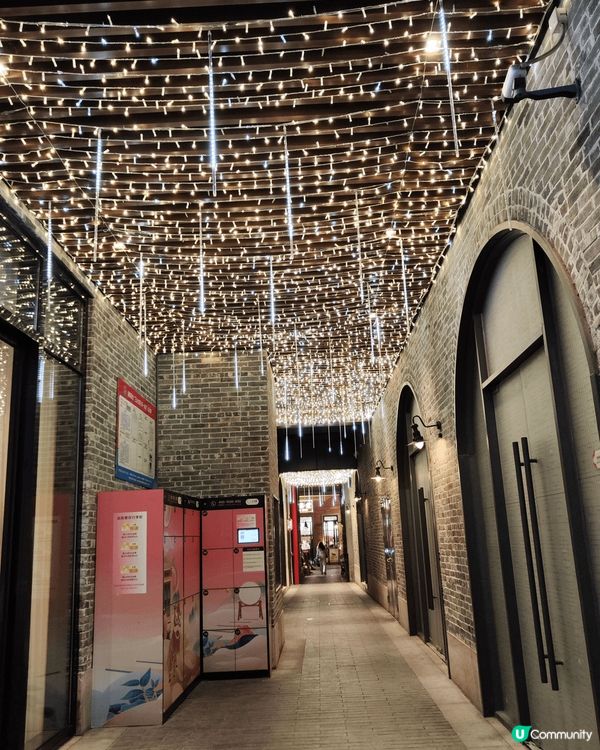 廣州地標上下九路的永慶坊，晚上環境優美，免費入場，值得去。順...