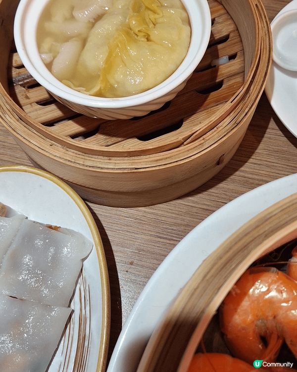 新鮮籠仔蒸海蝦，海鮮灌湯餃，絕對是香港特色 ，外國朋友來我都...